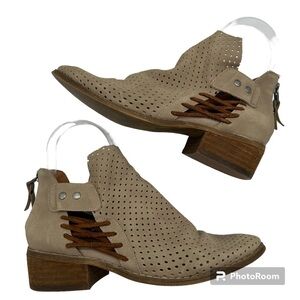 Mi iM Arie leather booties side lace detail size 5